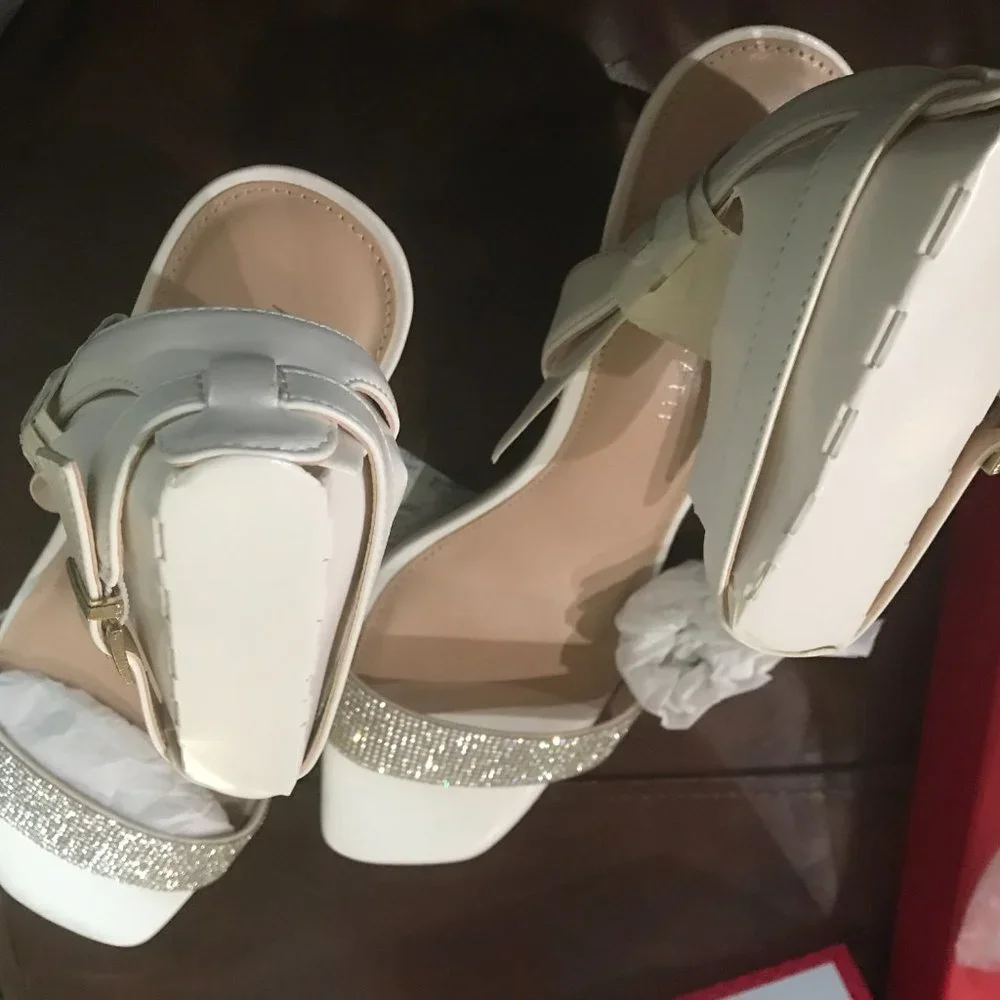 NIB Kelly & Katie Mayla Sandals 10M